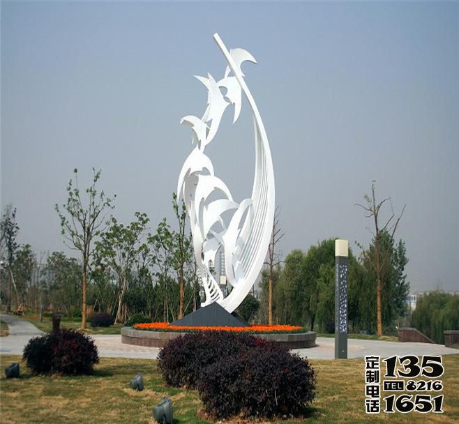 公園玻璃鋼抽象白色愛心雕塑 公園玻璃鋼抽象白色愛心雕塑