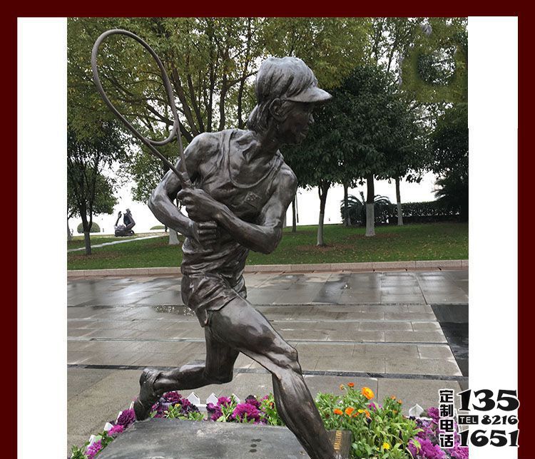 學(xué)院廣場打網(wǎng)球的運動員玻璃鋼仿銅雕塑 學(xué)院廣場打網(wǎng)球的運動員玻璃鋼仿銅雕塑