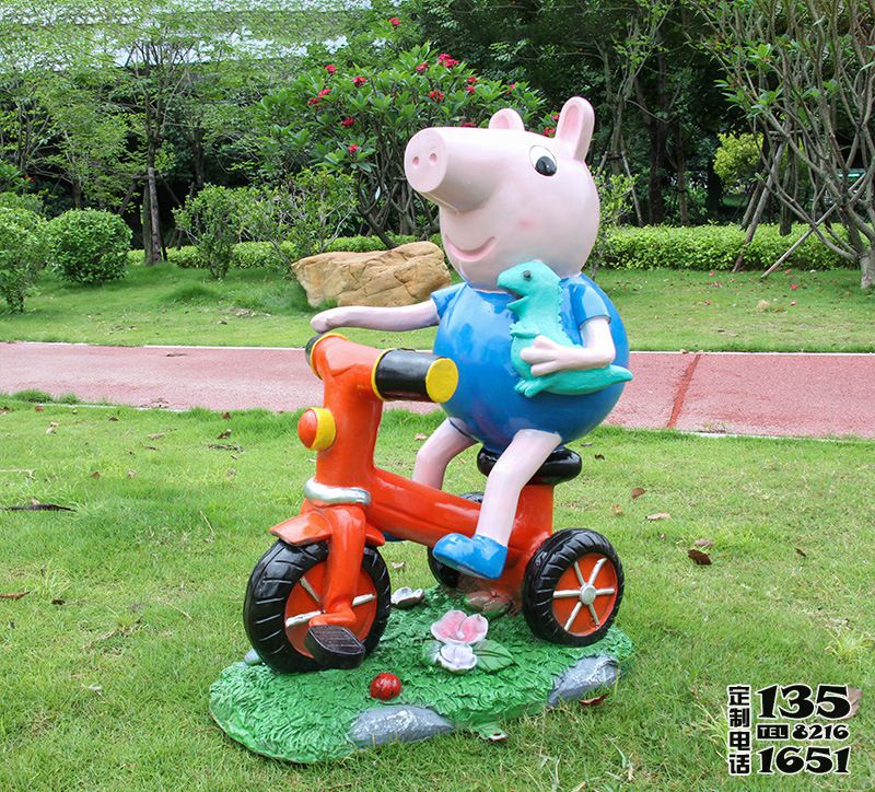 幼兒園玻璃鋼彩繪騎車(chē)的卡通喬治雕塑 幼兒園玻璃鋼彩繪騎車(chē)的卡通喬治雕塑