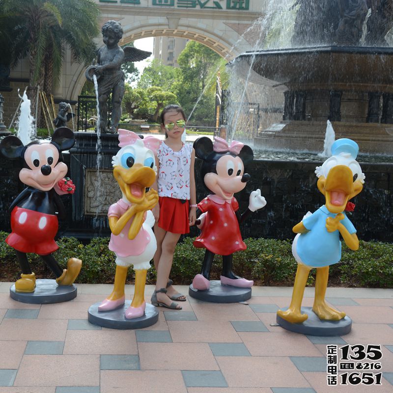 景區(qū)裝飾玻璃鋼卡通動(dòng)物雕塑