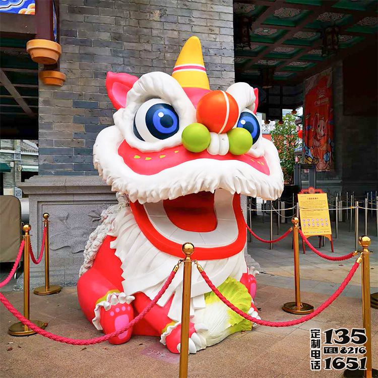 景區(qū)門口擺放卡通創(chuàng)意玻璃鋼彩繪醒獅雕塑 景區(qū)門口擺放卡通創(chuàng)意玻璃鋼彩繪醒獅雕塑