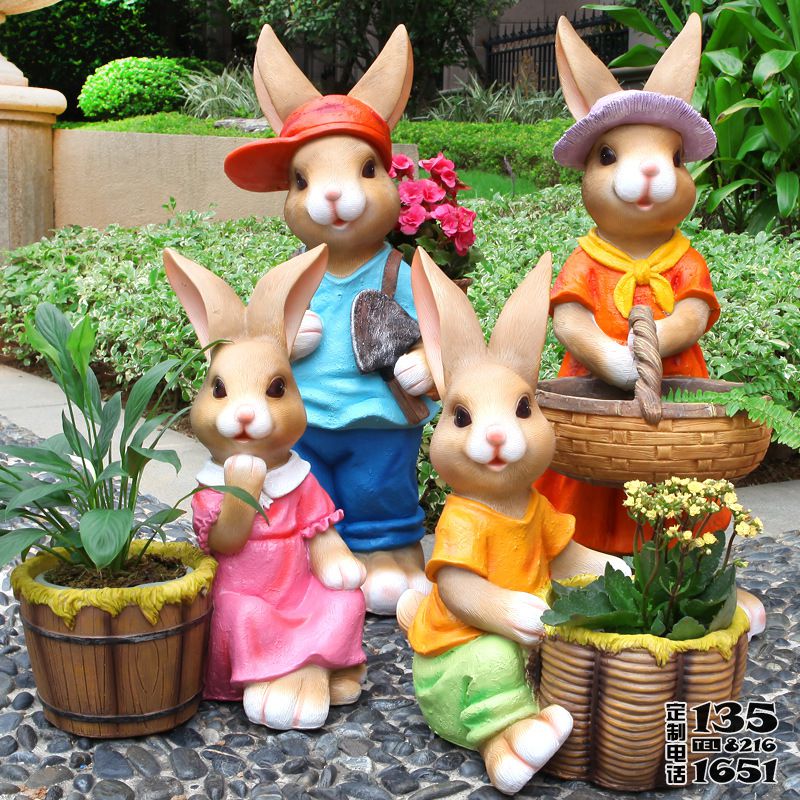 花園景區(qū)玻璃鋼彩繪卡通勞動兔子雕塑 花園景區(qū)玻璃鋼彩繪卡通勞動兔子雕塑